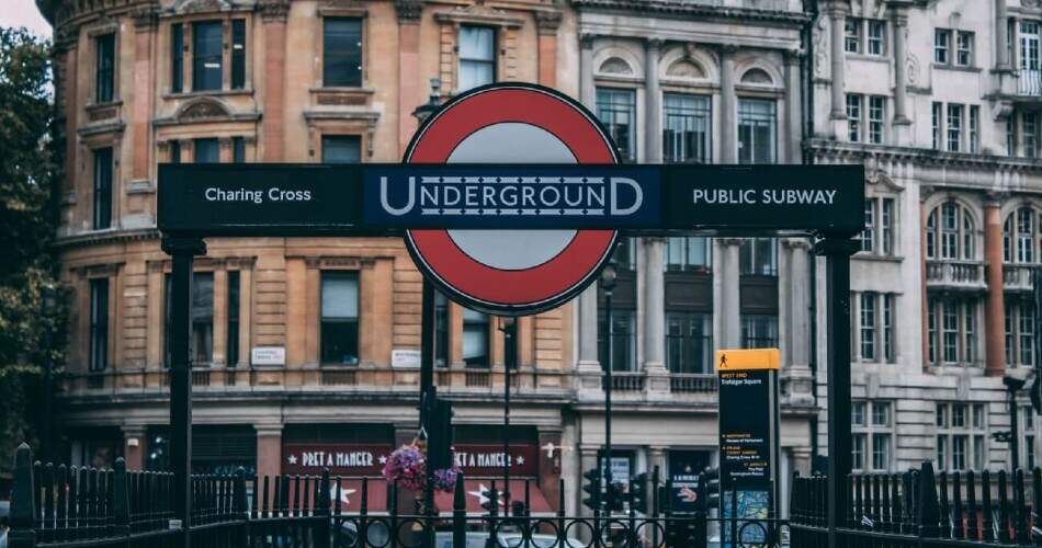 La red de metro de Londres es un buen medio para entrar y salir del centro de la ciudad.